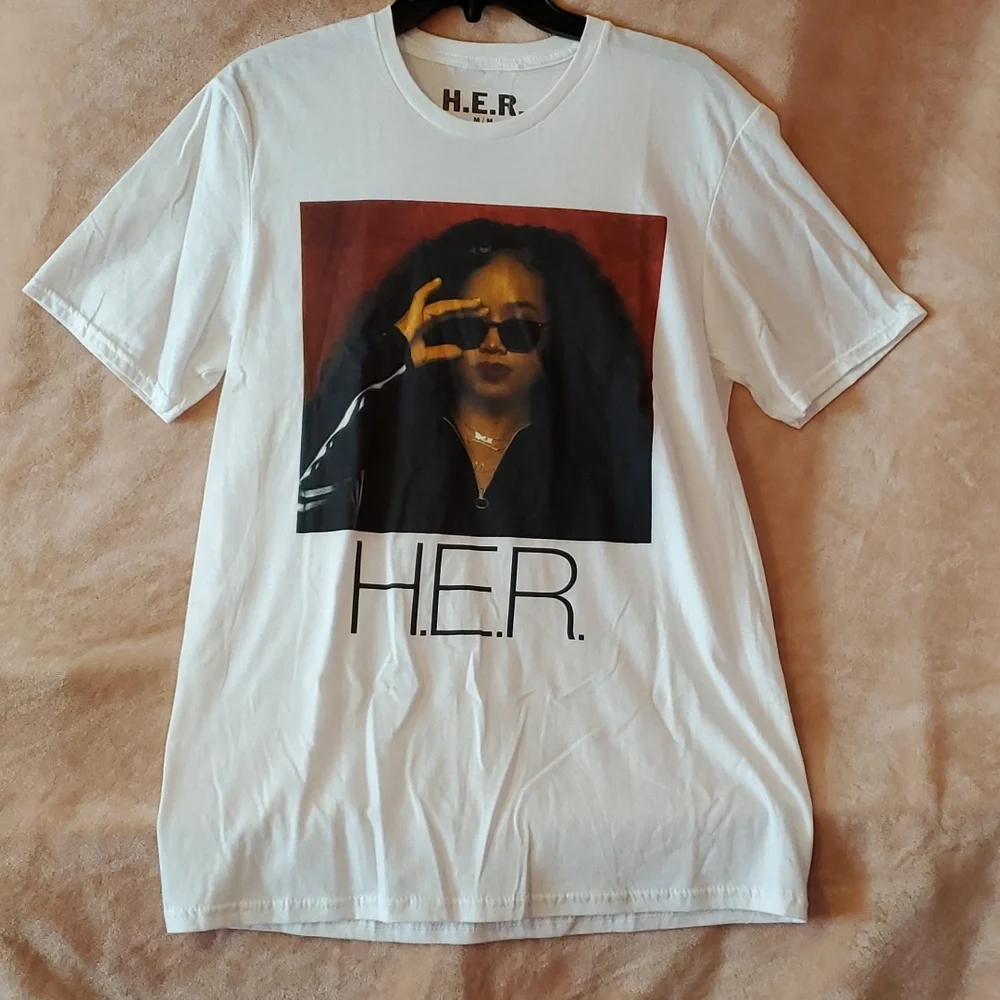 NWOT H.E.R. graphic tee - Picture 2 of 4